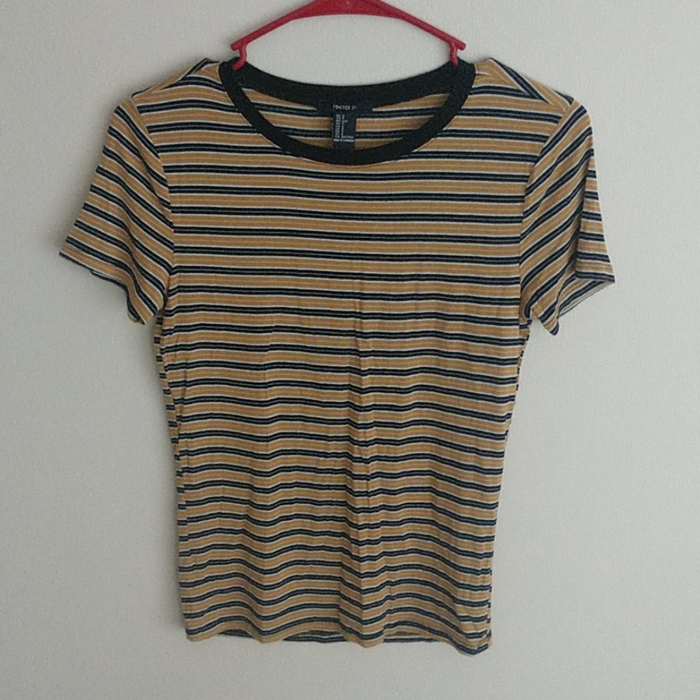 4/$20🌺 Striped T-Shirt